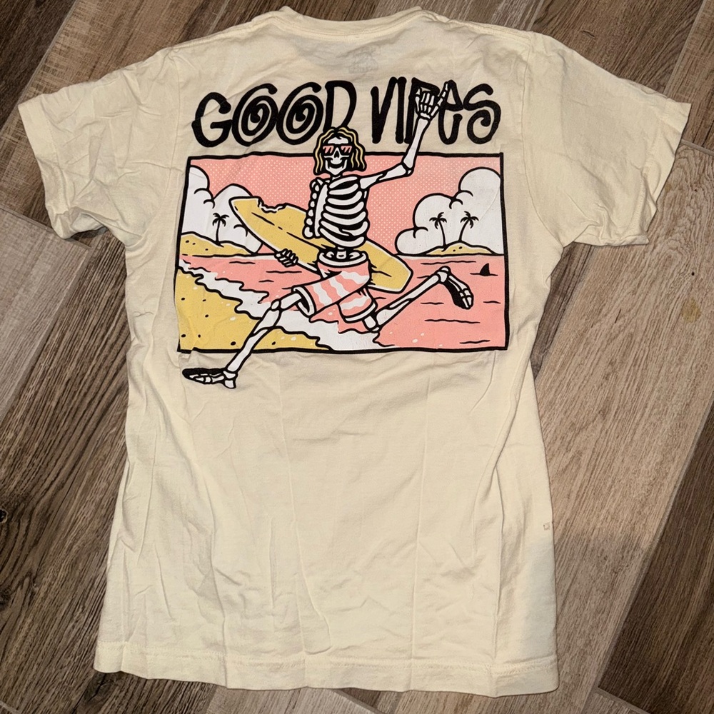 Good Vibes Skeleton Surfer Tee men’s small EUC